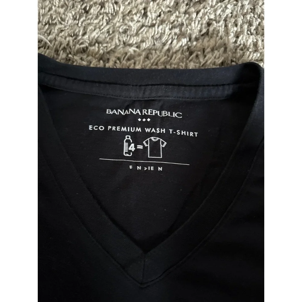 Banana Republic Men's Black Eco Premium Wash V-Neck Tee Size Large